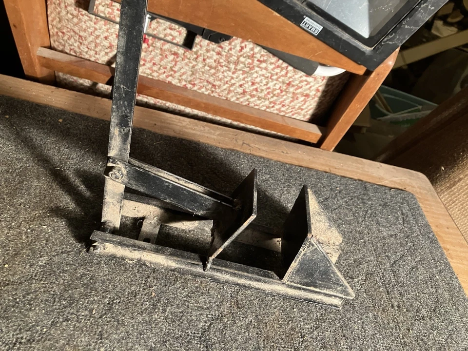 Trituradora de latas de metal Foto 2 de 4