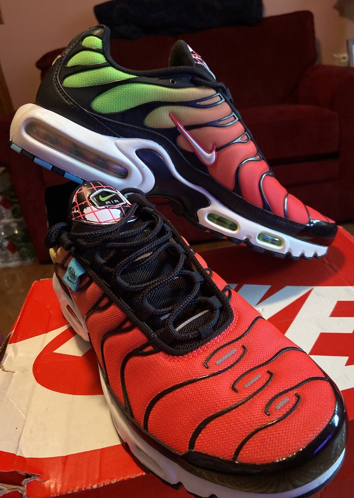 NIKE AIR MAX PLUS WW 