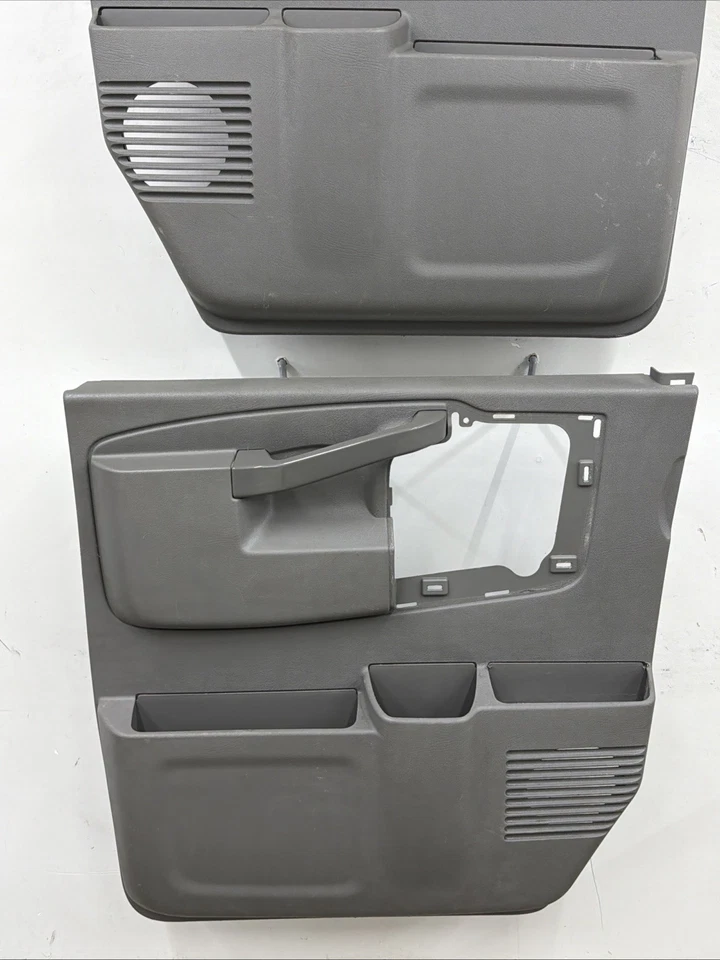 Chevy Express GMC Savana 2500 3500 2016-2024 juego de paneles de puerta gris OEM Foto 2 de 4