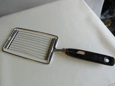 EKCO Vintage Tomato Cheese Egg Vegetable Serrated Slicer Black Wood Handle USA