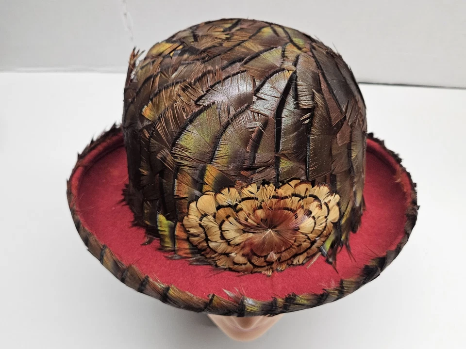 Albrizio New York Exquisito Pluma Sobre Fieltro Cubo Sombrero De Colección Para Mujer Ann Suave Foto 2 de 4