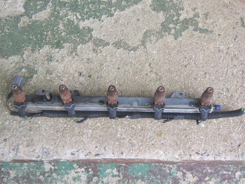 FUEL RAIL & INJECTORS---VOLVO V70---2003