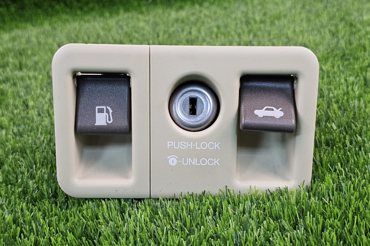 Lexus LS430 2001-2006 Trunk Gas Door lid lock release button