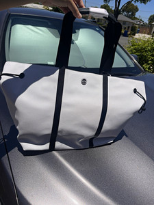 lululemon Day Out Tote 20L Large White/Black Zip Polyester Gym Bag 1 Pocket