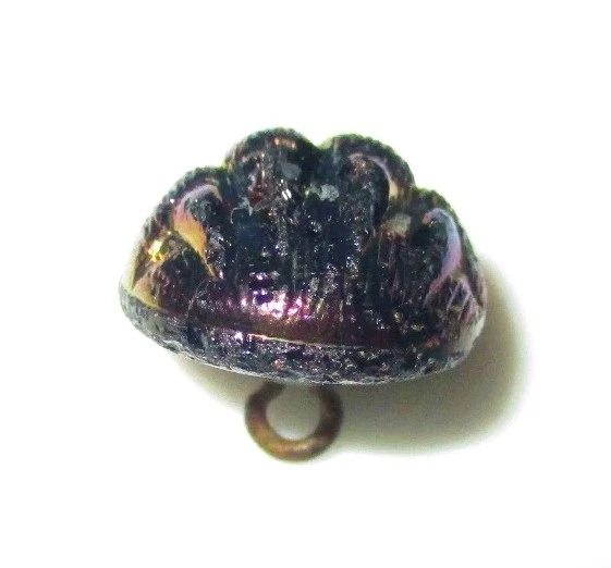 ANTIQUE VICTORIAN BLACK GLASS PICTURE BUTTON w IRIDESCENT LUSTER w ANIMAL TALONS - Image 2 of 2