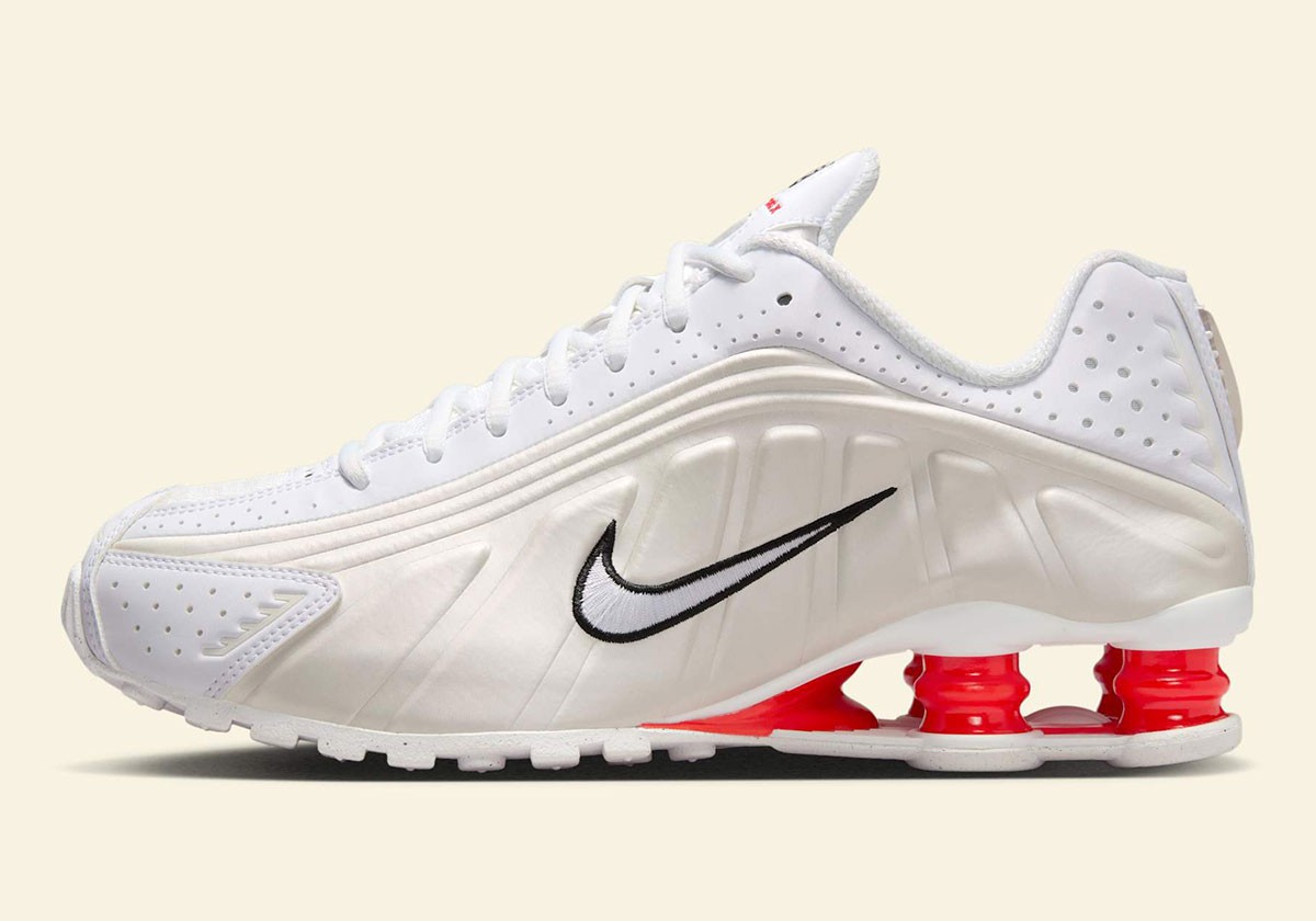 Women's Nike Shox R4 White Phantom Sail Picante Red AR3565-103 sz
