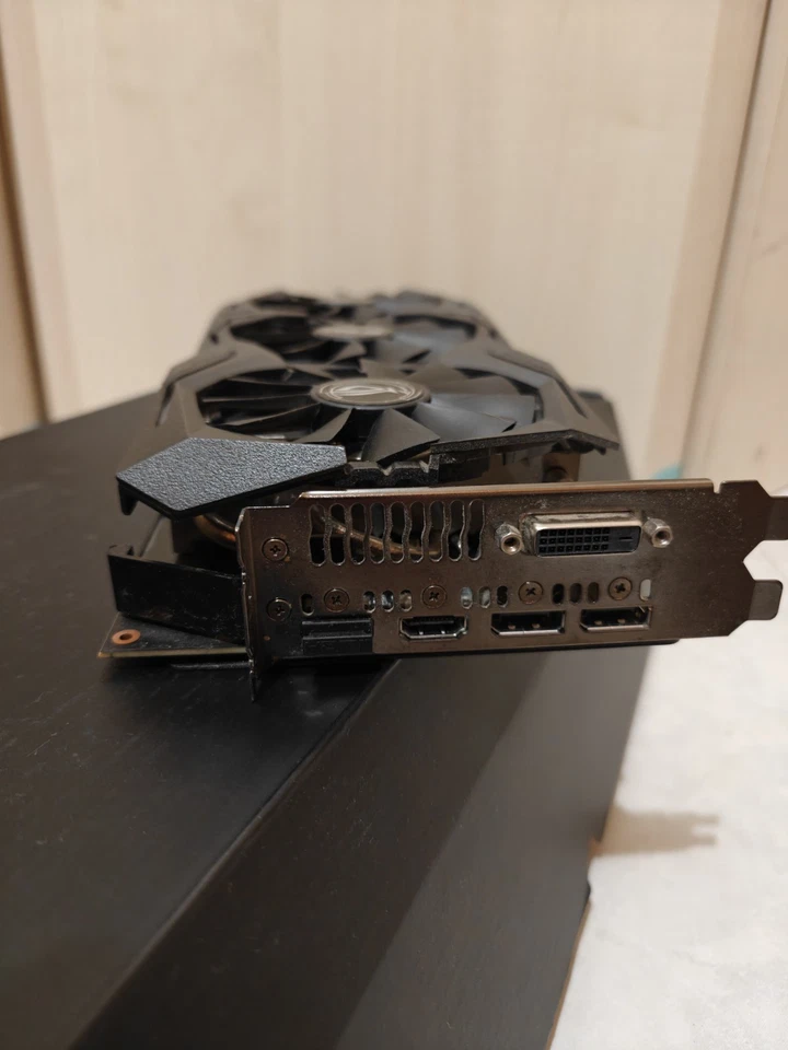 SCHEDA VIDEO - ASUS ROG Strix Gaming AMD Radeon RX Vega 64 OC edition 8 GB - Immagine 2 di 3