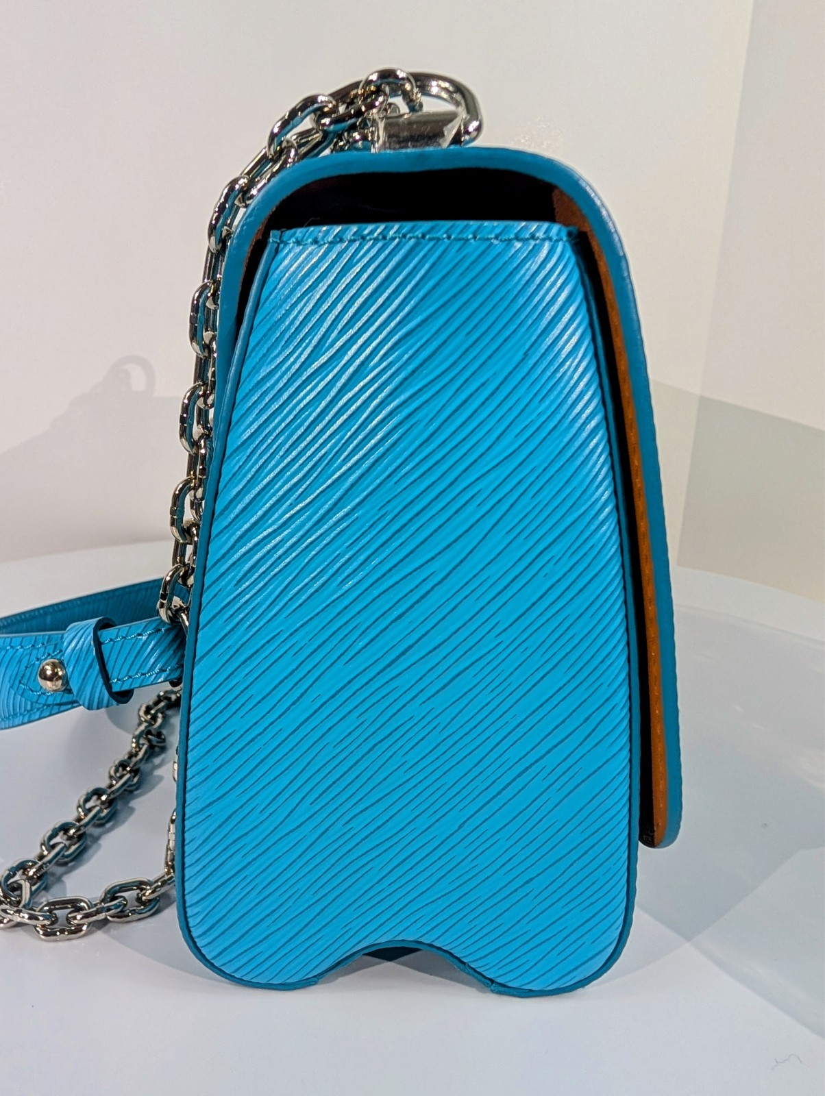 Louis Vuitton Cyan Blue Twist MM Bag in Epi Leather image 3