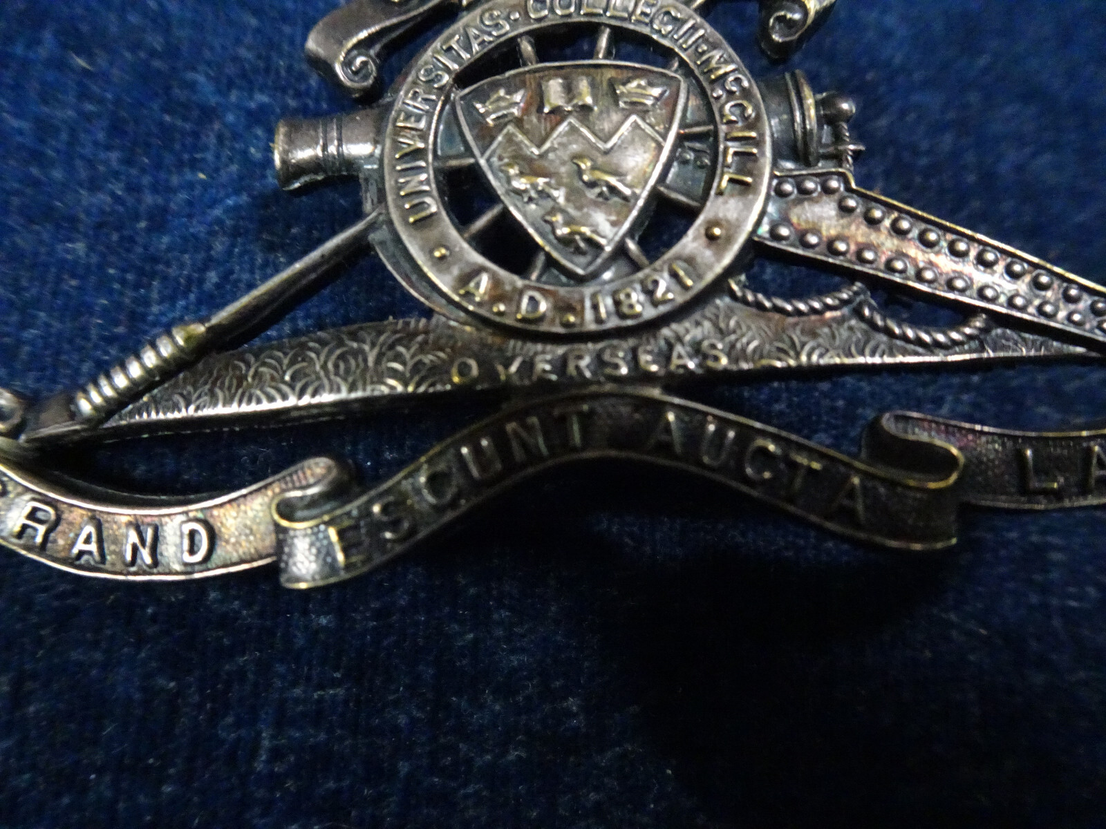 Orig WW1 Officers Cap Badge "McGill University Overseas Siege Artillery