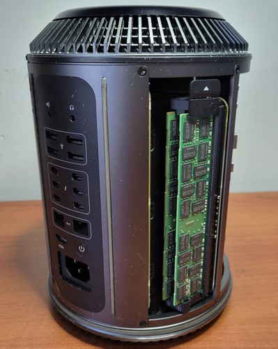 Apple Mac Pro A1481 Late 2013 3.5 GHz 6-Core Intel Xeon E5 32GB RAM 1TB SSD #7 - Afbeelding 7 van 11