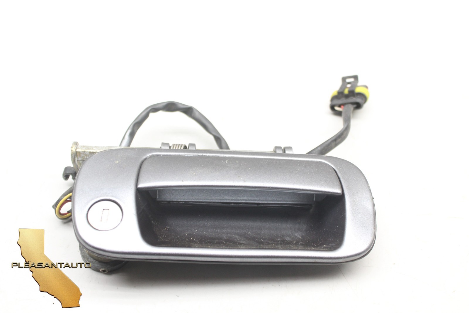 2004 M138 MASERATI GT COUPE  RIGHT PASSENGER SIDE EXTERIOR DOOR HANDLE GRAY