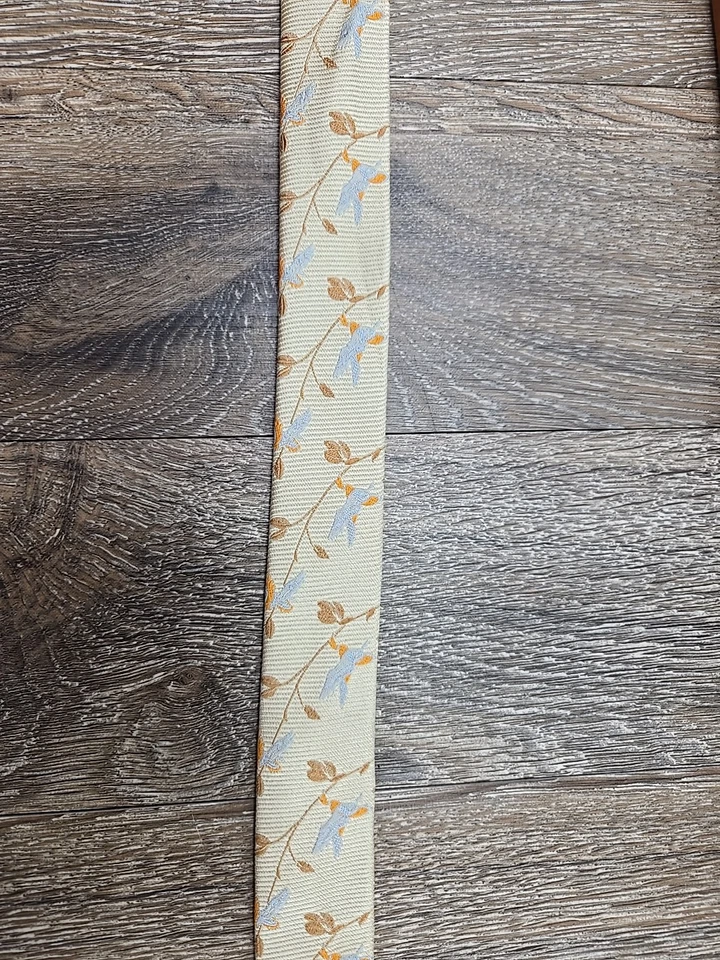 J. Cinto de fita Crew de seda anel D feminino pequeno/médio floral ouro pálido - Imagem 4 de 4