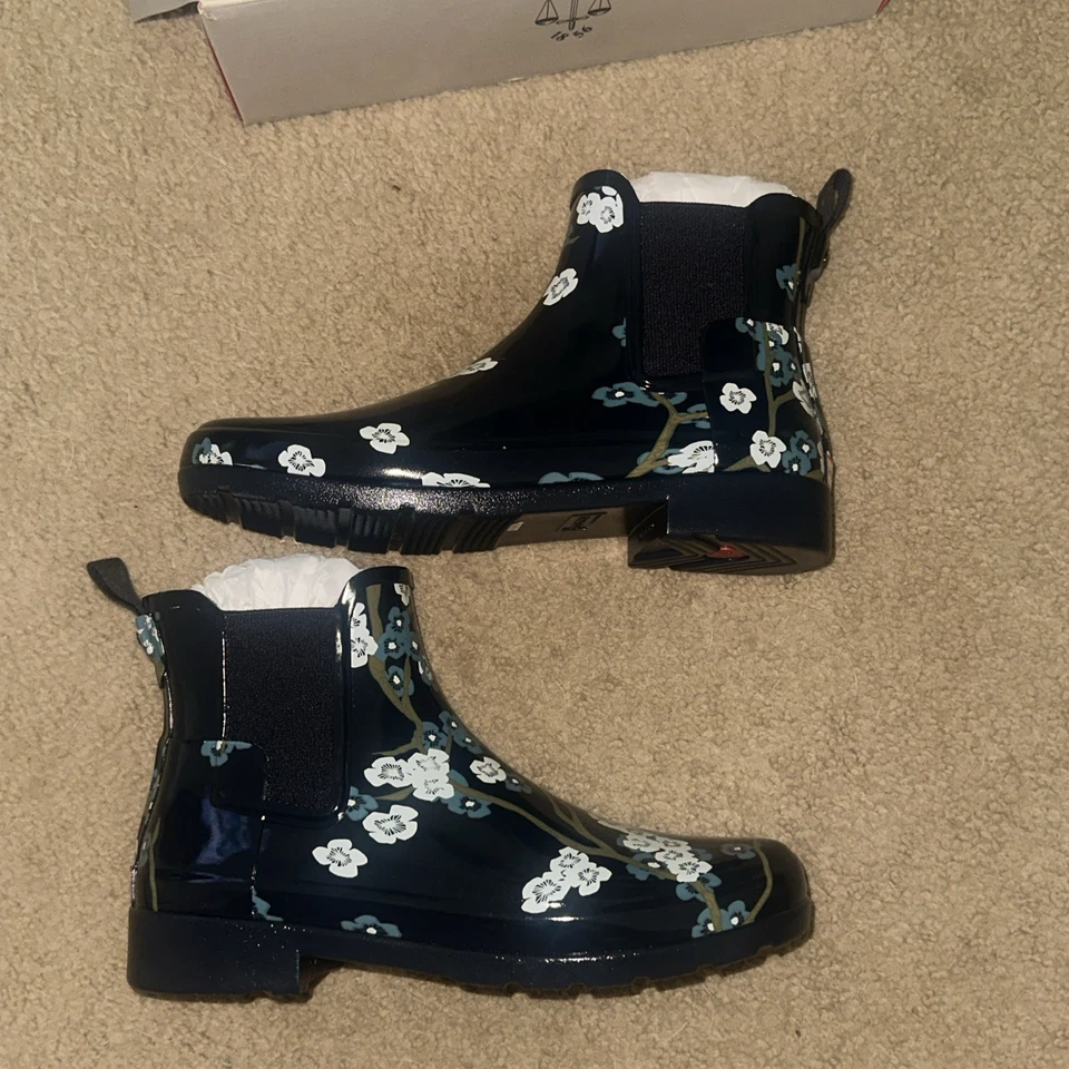 Hunter 精制花印花雨靴 9 码全新带盒 WFS1017BMP — 第 2/4 张图片