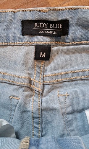 Pantalones Cortos Judy Blue Para Mujer Azul Jean Elastizados Puño Envejecido Medianos JB1527 - Imagen 6 de 12