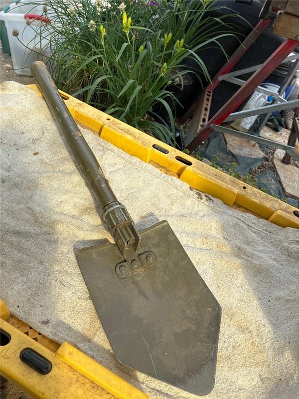 FOLDING SHOVEL TAIWAN