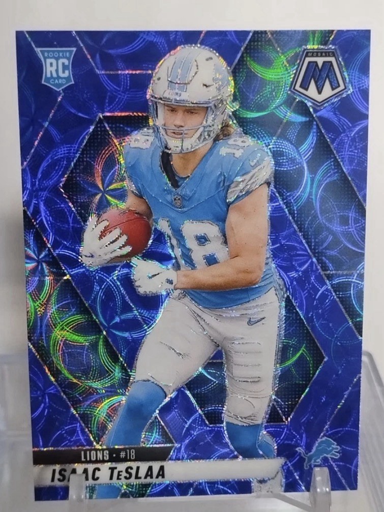 2025 Panini Mosaic Isaac Teslaa RC Blue Scope SP #319 Detroit Lions