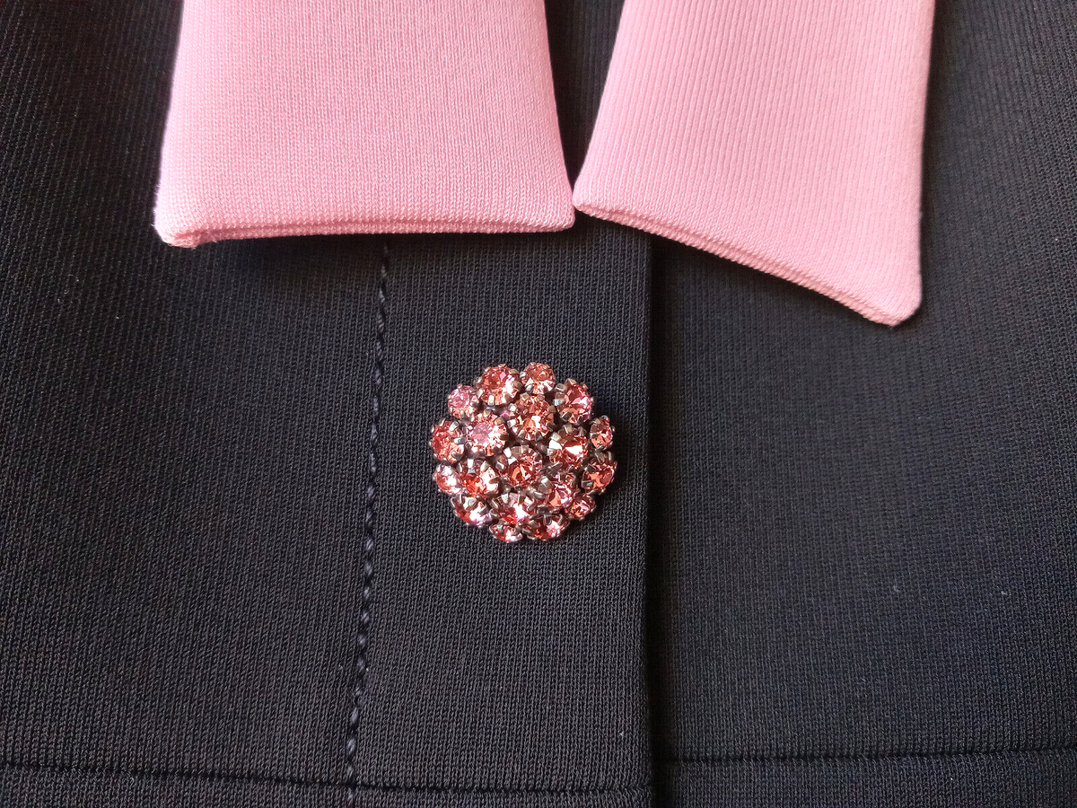 NEW Gucci Black and Pink Bow Dress with Crystal Buttons Size NEW Gucci Black and Pink Bow Dress with Crystal Buttons Size