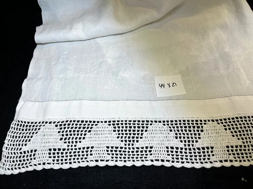 Vintage Linen Table Runner w/ Tree-shaped Crocheted Edging 44x21