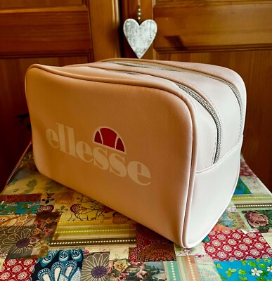 Neue Ellesse Damen Rosa Make Up / Reise / Sporttasche Reisetasche mit Etikett.