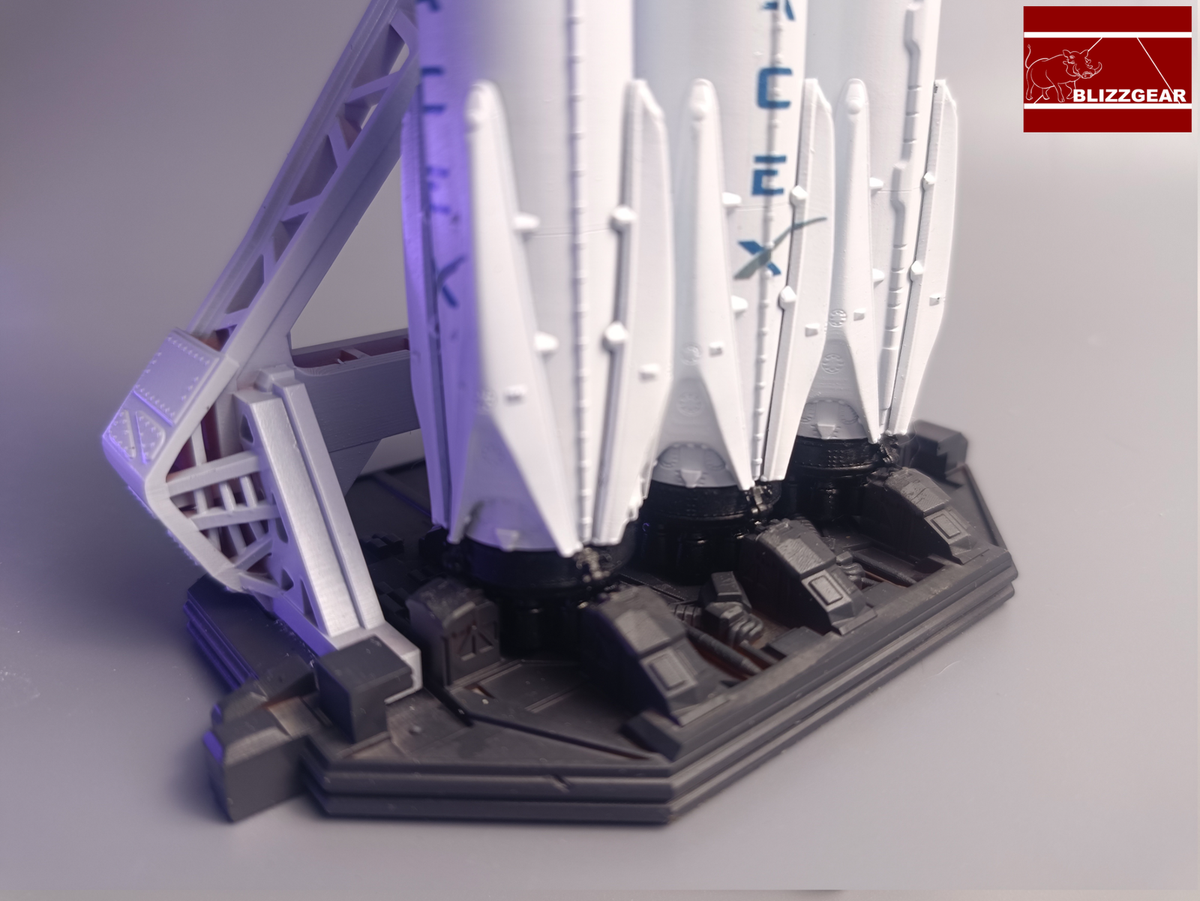 NEW 1:200 Scale spacex Falcon heavy Dragon spacecraft manned 