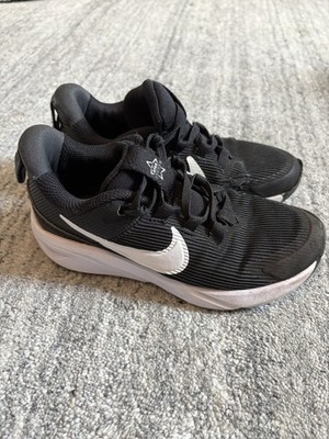 Nike Star Runner Kinder Sneaker Schwarz Weiß Gr. 30 Laufschuhe Jungen