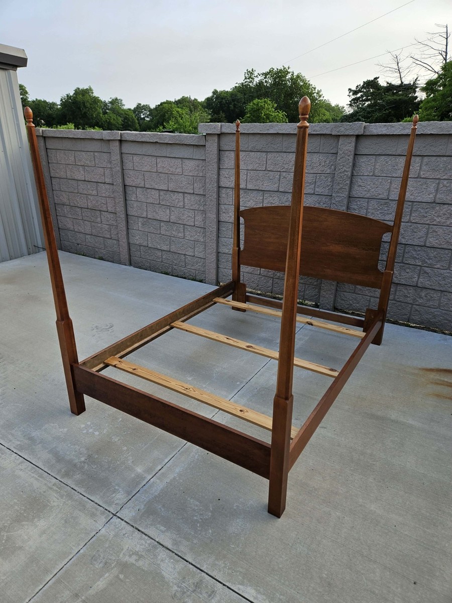 Thomasville 4 Poster Queen Vintage Bed Frame Excellent Condition