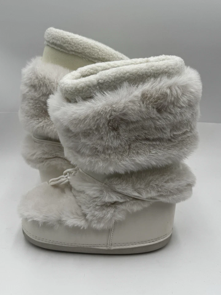 Forever21 Hello Kitty Boots Women's 8 White Fur Sanrio Collab Boots - Image 3 of 4