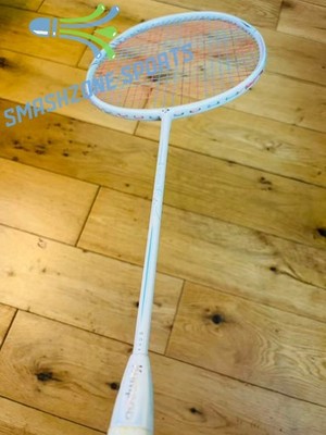 Kumpoo Badmintonschläger besaitet 24-26LBS zufällige Auswahl