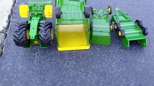 John Deer Ertl Pressed Steel And Plastic Farm Trailer Wagon With Tractor - Picture 2 of 12