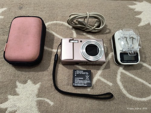 RICOH CX1 9.0MP Digital Camera - Rose Gold Fully Working Great Shape