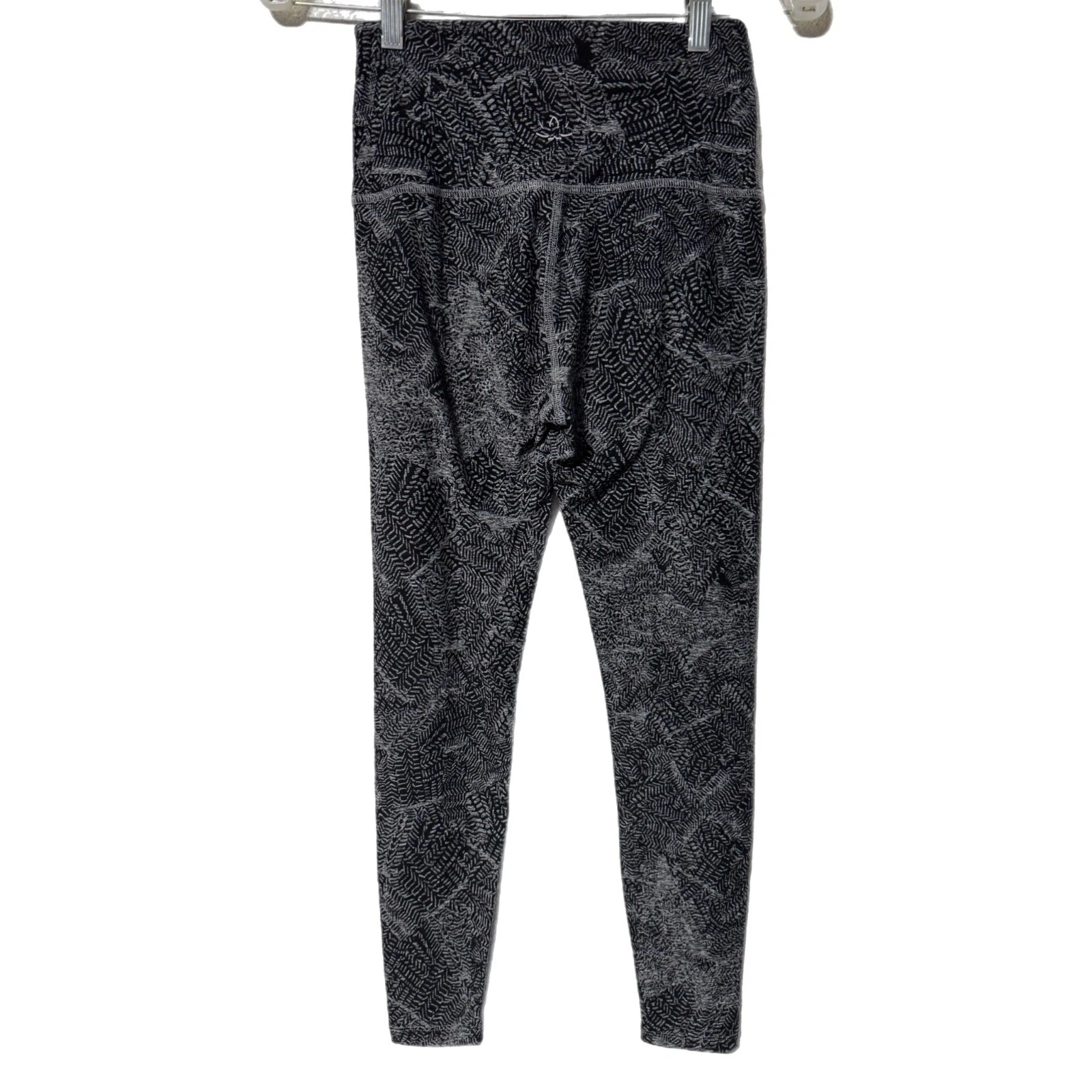 beyond-yoga fern print crop ankle leggings