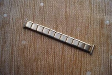 VINTAGE  GOLD TONE EXPANDABLE WATCH BRACELET 16MM  LENTH 4.5 INCHES