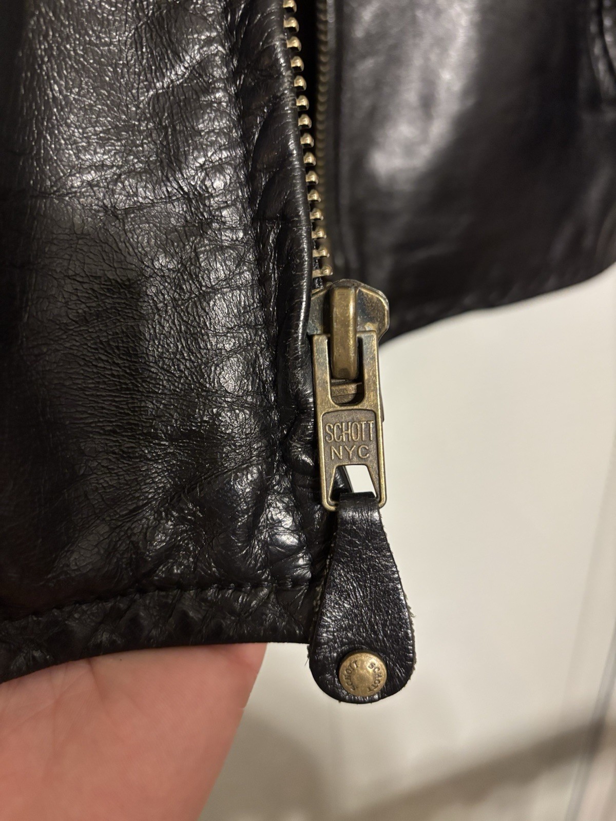 Schott NYC Black Leather Cafe Racer Jacket Men’s Small Made In USA Dean Classic