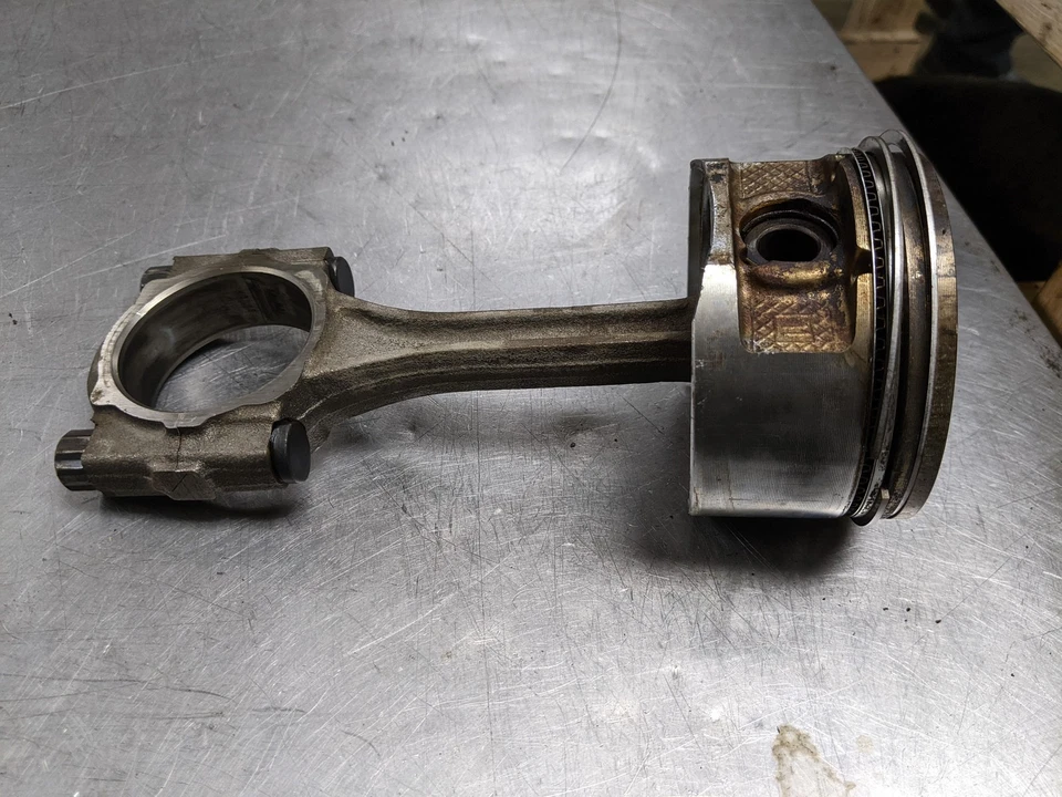 Pistón y varilla de conexión estándar de 1996 Oldsmobile Achieva 2.4 Foto 3 de 4