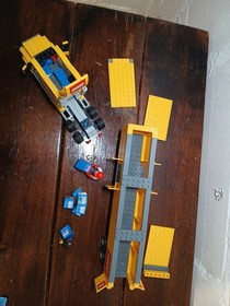LEGO City: LEGO City Truck (3221) Complete Retired Set