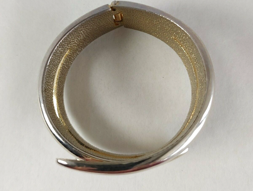Vintage Hinge Cuff Bracelet Gold Tone Approximately 2.25" Diameter #17380 - Picture 3 of 6
