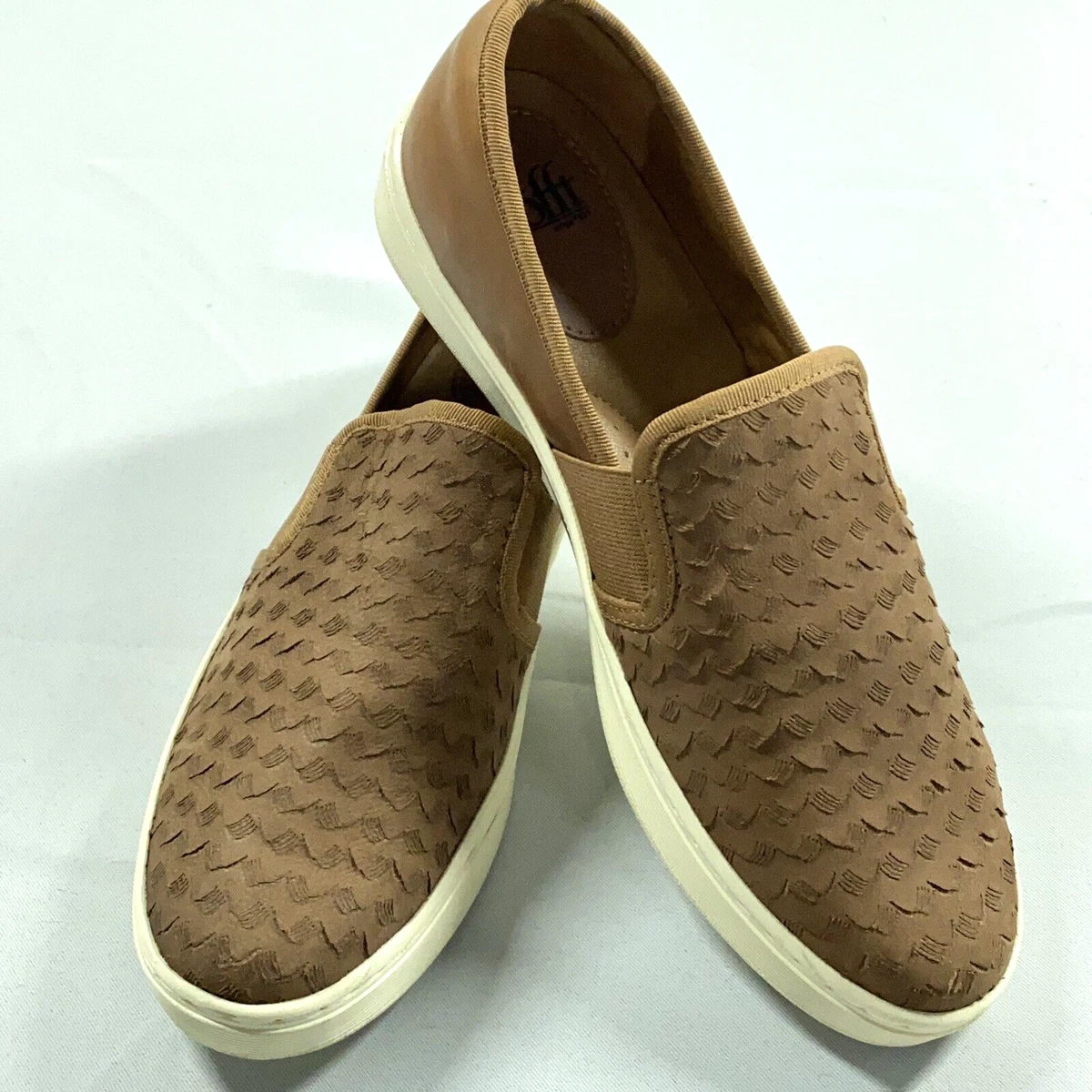 Sofft slip on sneaker clearance