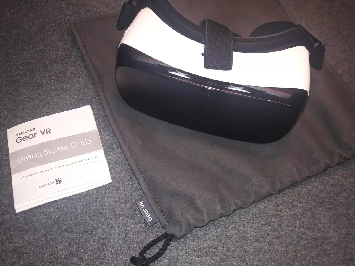 Samsung Gear VR Oculus Smartphone VR Virtual Reality Headset and Bag ONLY