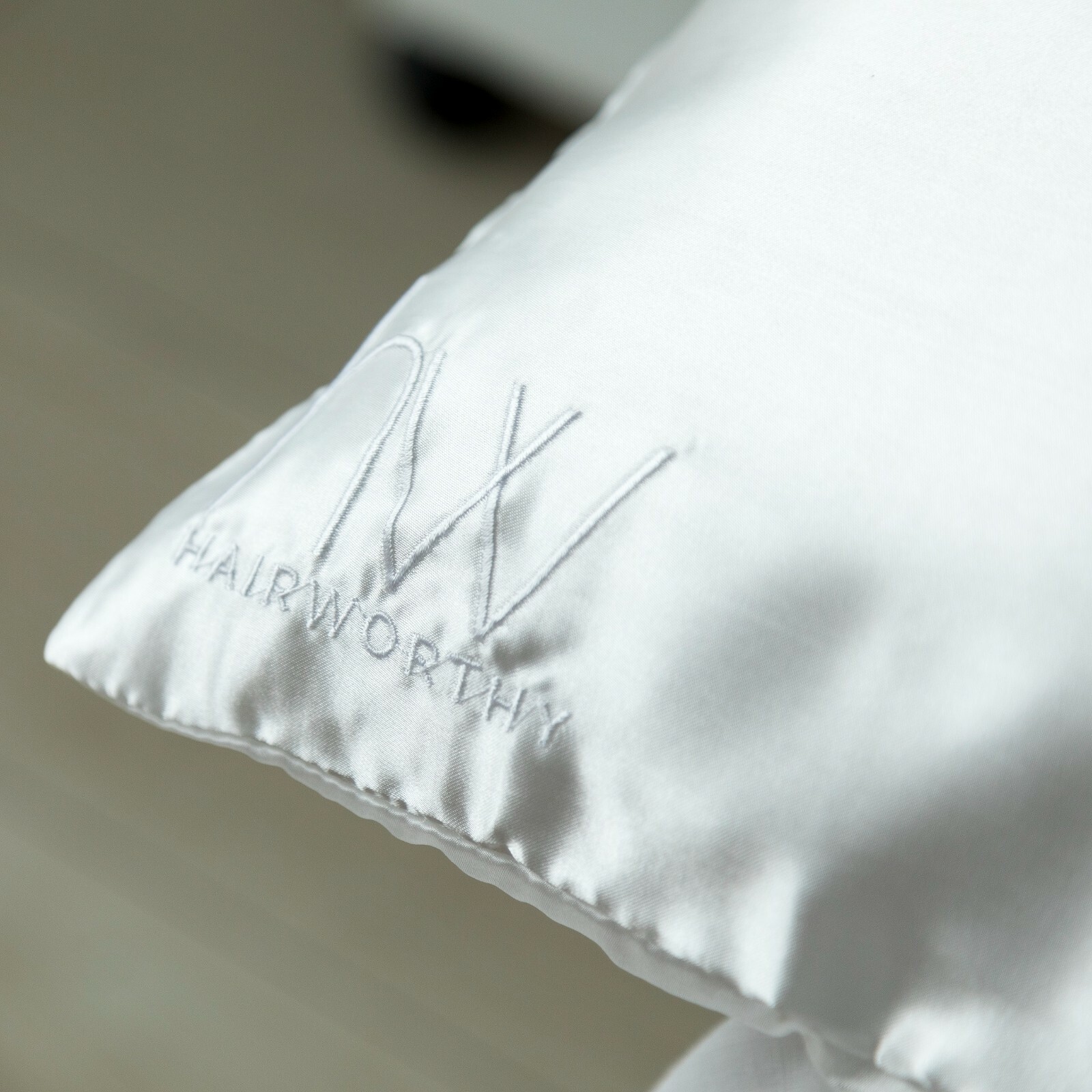 Hairworthy Hairembrace 100 Pure Mulberry Silk Pillow case, 51x76 cm