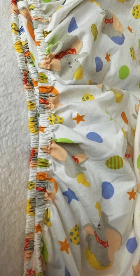 Colchón de ropa de cama ajustado colorido sábana para bebé Disney Dumbo Foto 2 de 4