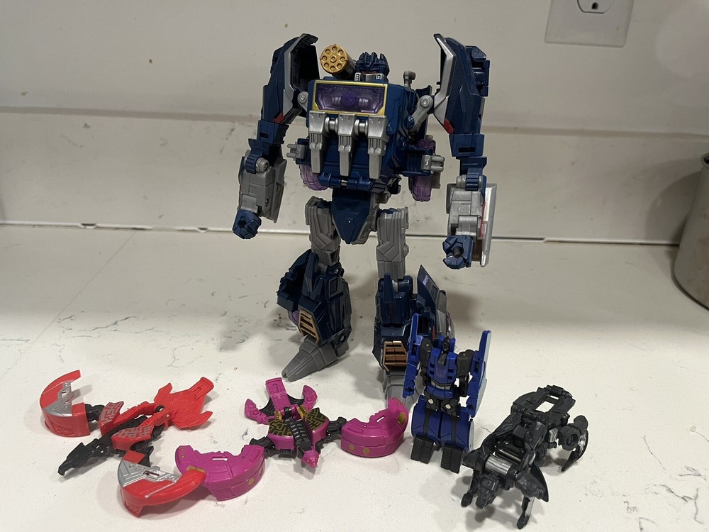 Transformers Generations Fall of Cybertron Soundwave