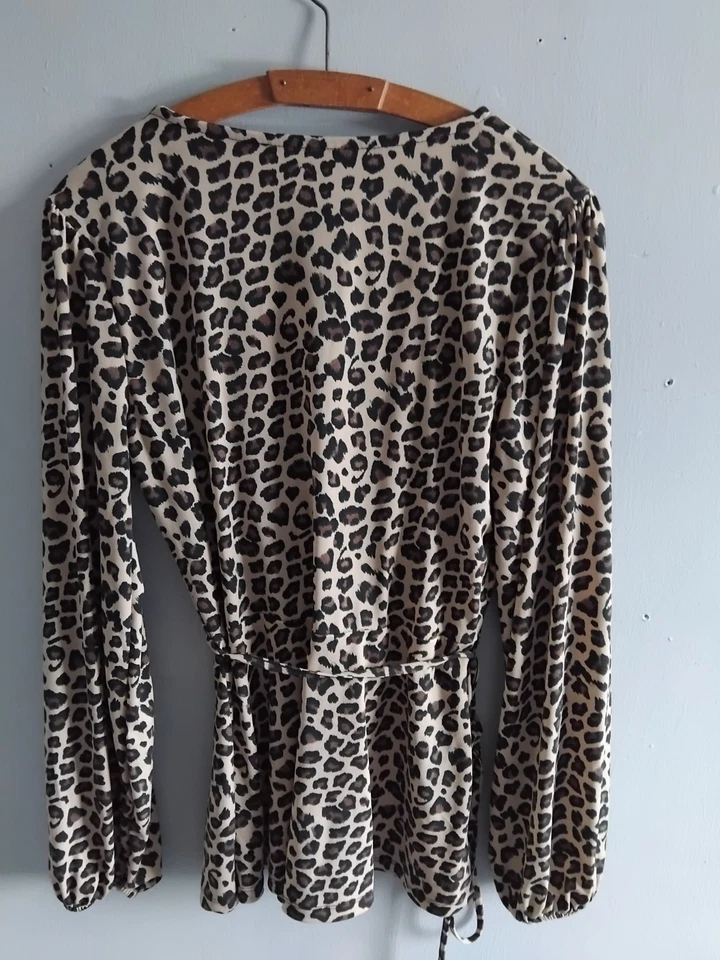 Oasis beige animal print long sleeve wrap style top belt stretch  size 18 new - Image 2 of 4