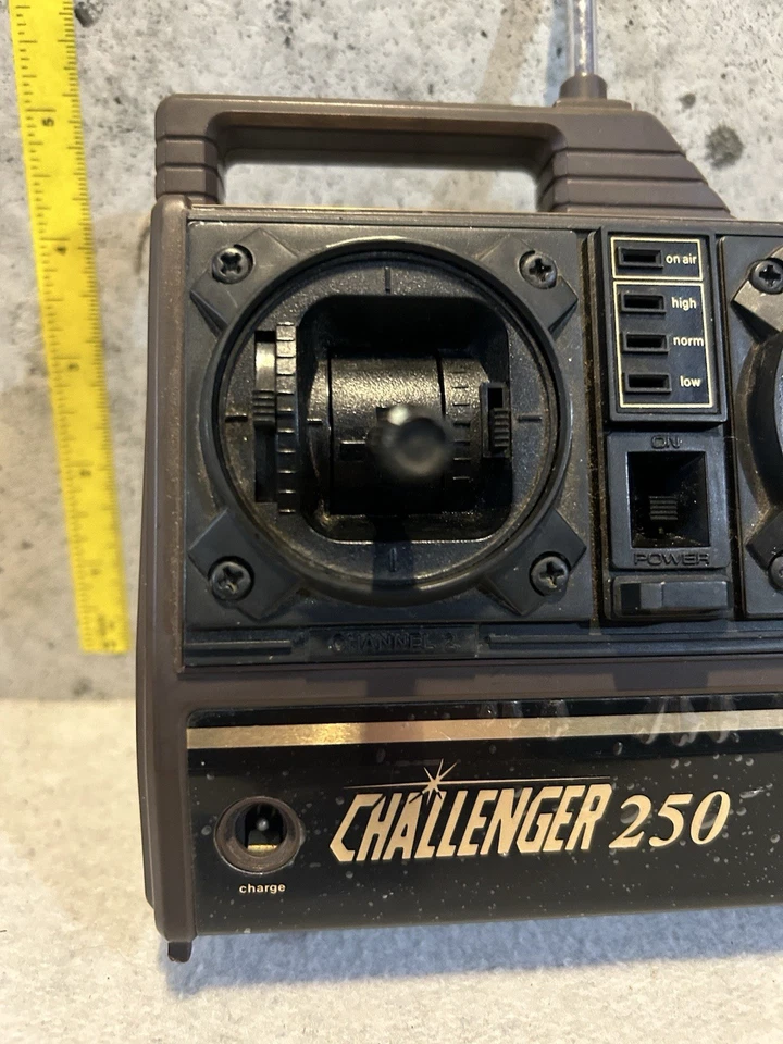 Aristocraft Hi-Tech Challenger 250 *Encendido* Limpio Foto 2 de 4