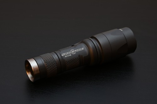 Linterna LED personalizada Surefire E1L + KX1 soporte de cola de titanio *NUEVO DE LOTE ANTIGUO* - Imagen 2 de 3
