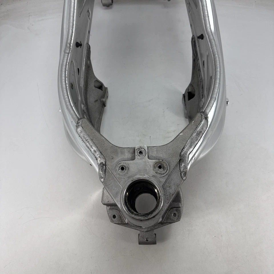 Cuadro Aprilia RSV1000R Gen2 2008 con V5 y documentos Pt.no AP8184394 #estante Foto 3 de 4