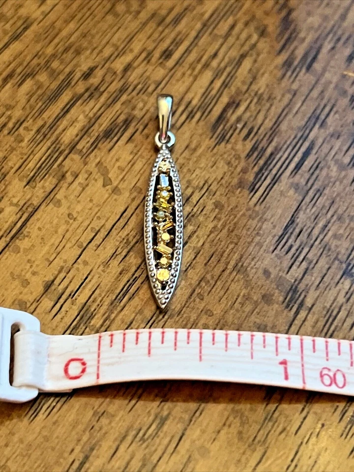 Colgante hoja diamante amarillo (IR) rodio y platino sobre plata de ley 0. Foto 3 de 4
