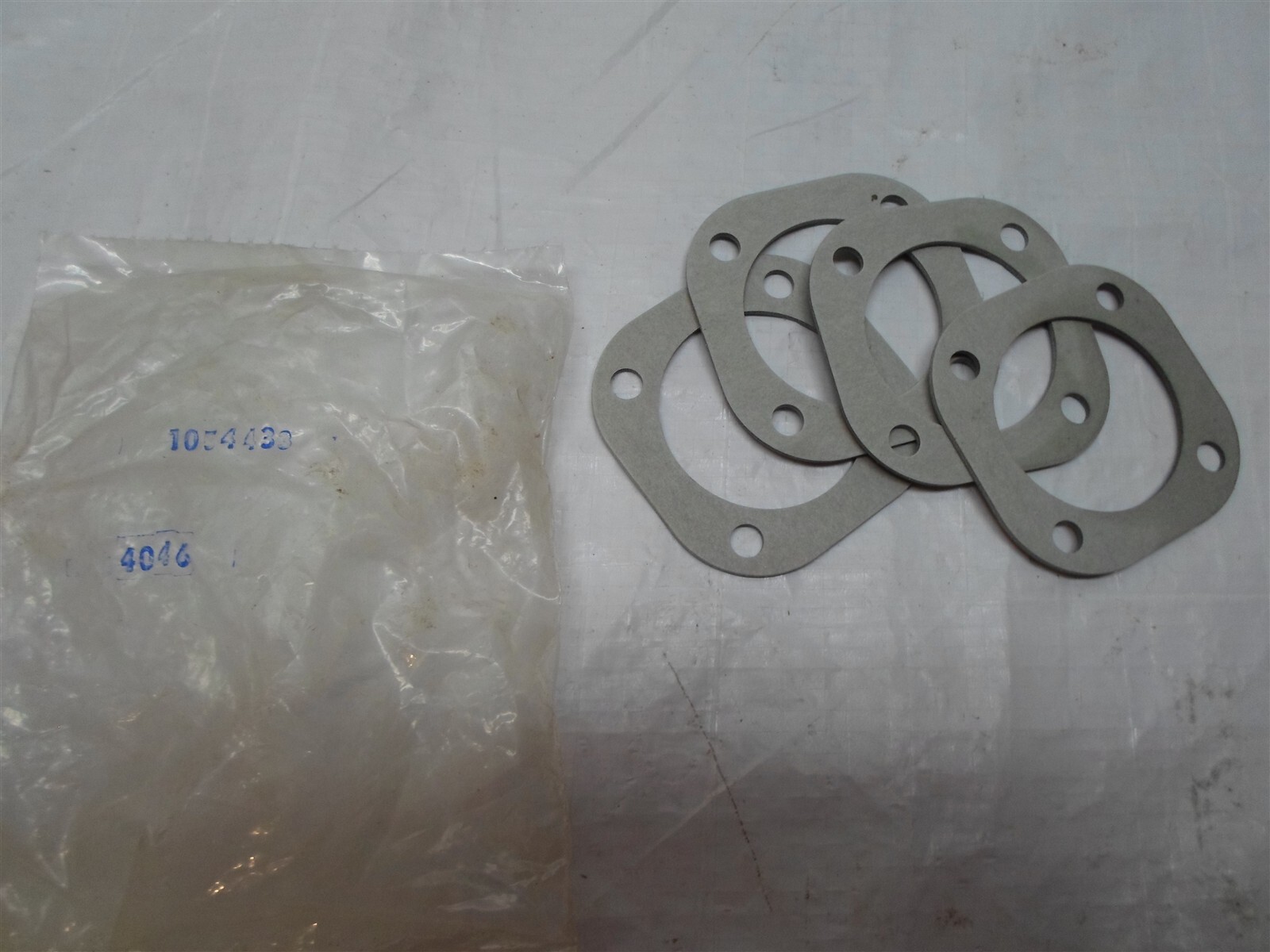 Qty = 4: Gaskets Part No. 1054433, 4046
