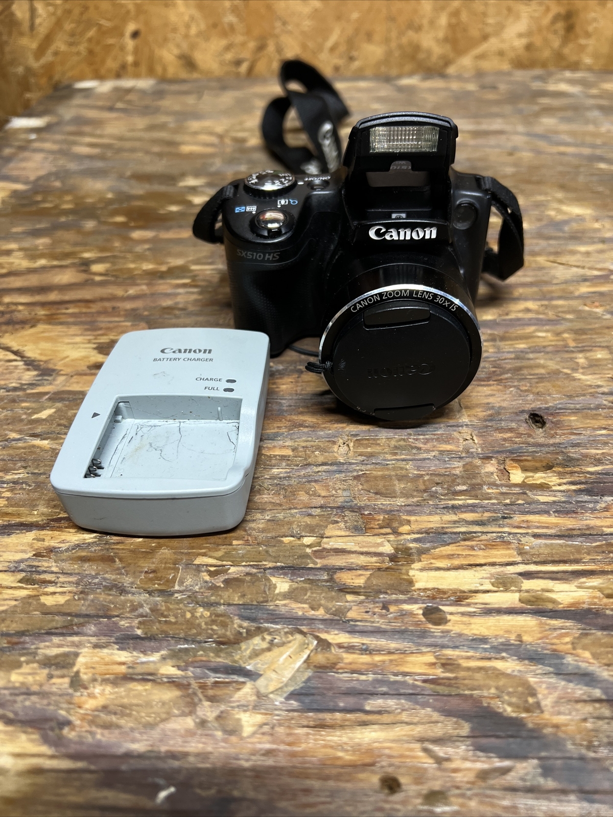 Canon PowerShot SX510 HS 12.1MP 30x Zoom WiFi + Charger,