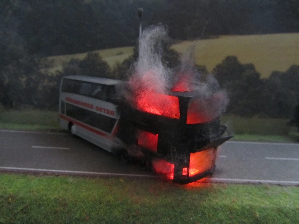 1:87 Setra Reisebus Motorbrand H0 LED 12V-16V Feuer Laser Cut Feuerwehr Polizei - Bild 3 von 4