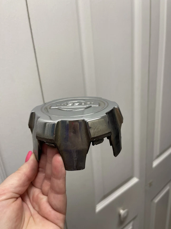 Tapa central de rueda cromada Nissan Pathfinder 1999 2000 40315-2W320 cromo original Foto 3 de 4